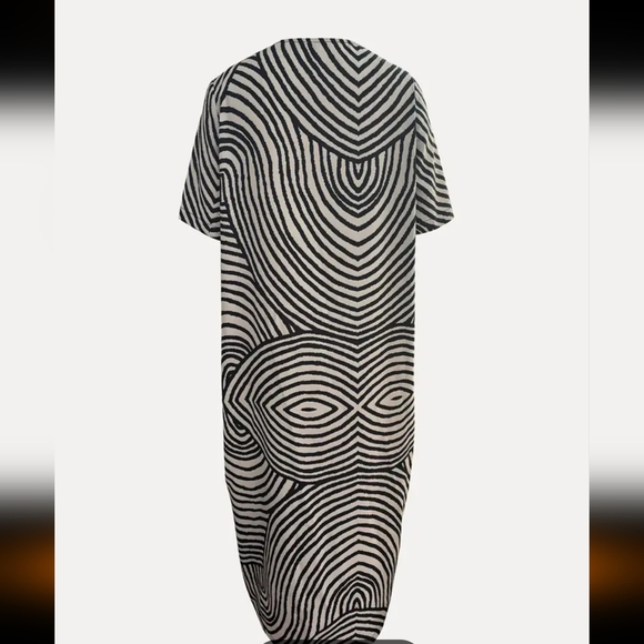Black and White Swirled Striped Midi Dress - Picture 2 of 5